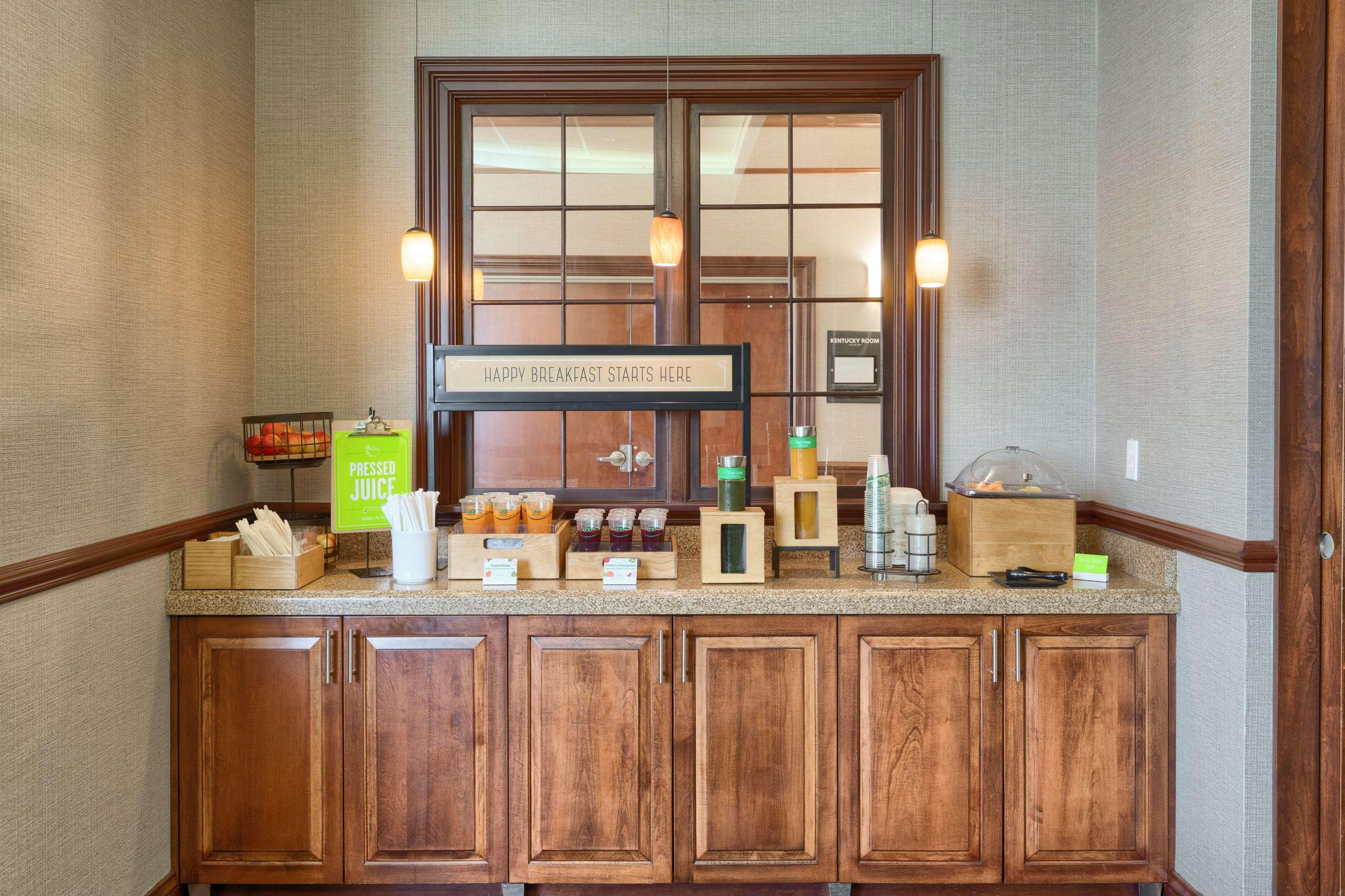 Hampton Inn Louisville Northeast Esterno foto