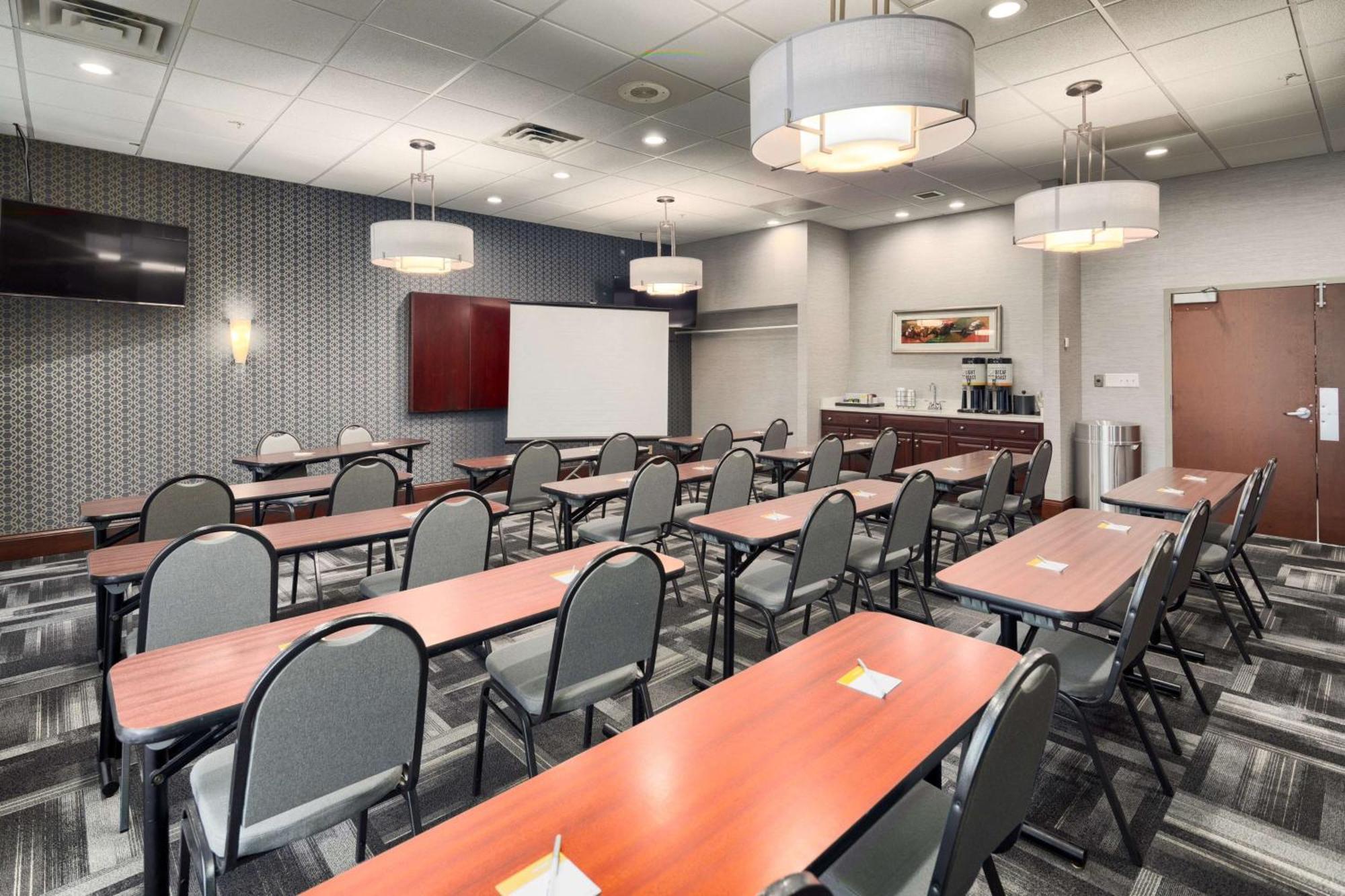 Hampton Inn Louisville Northeast Esterno foto
