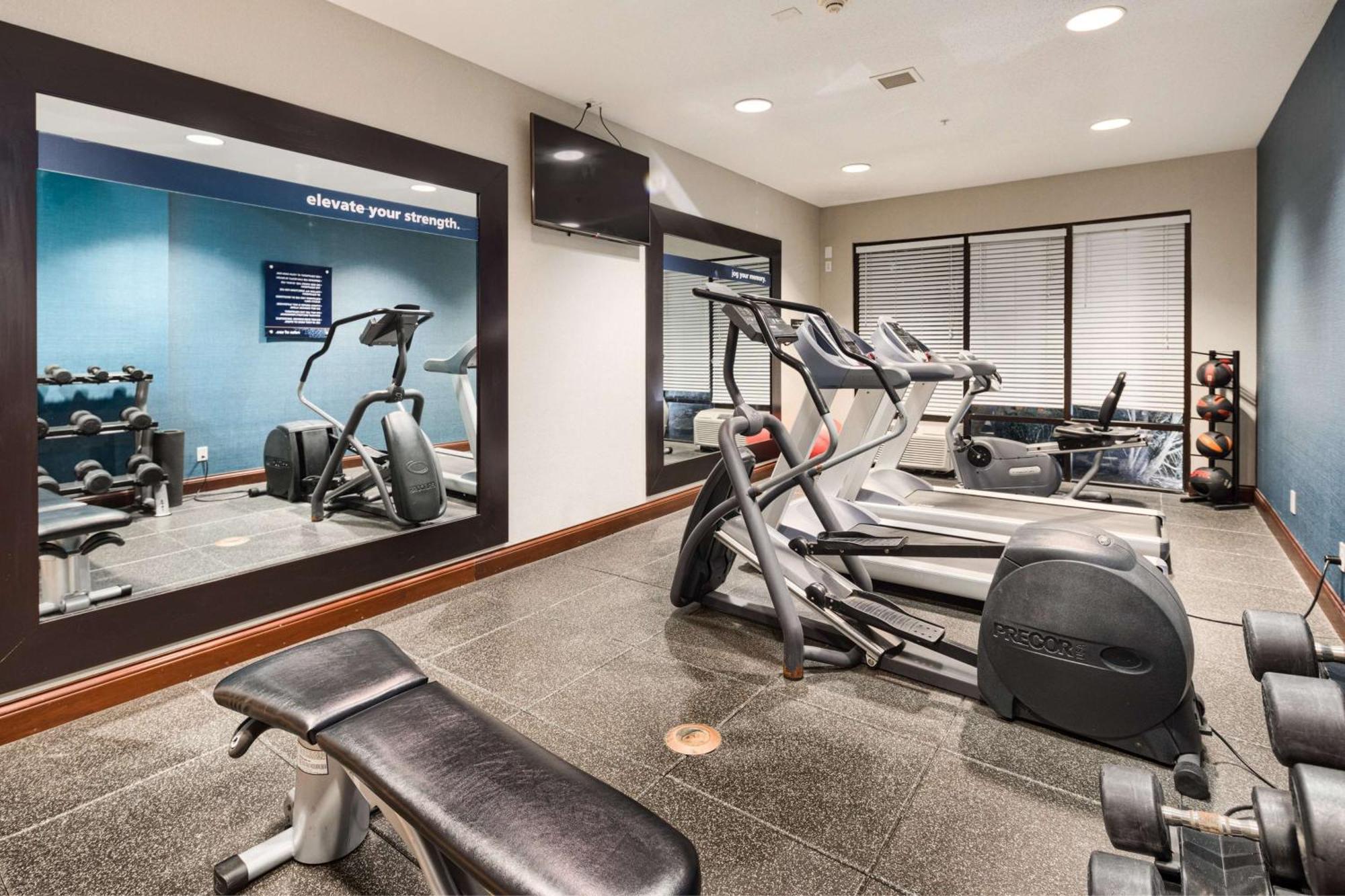 Hampton Inn Louisville Northeast Esterno foto