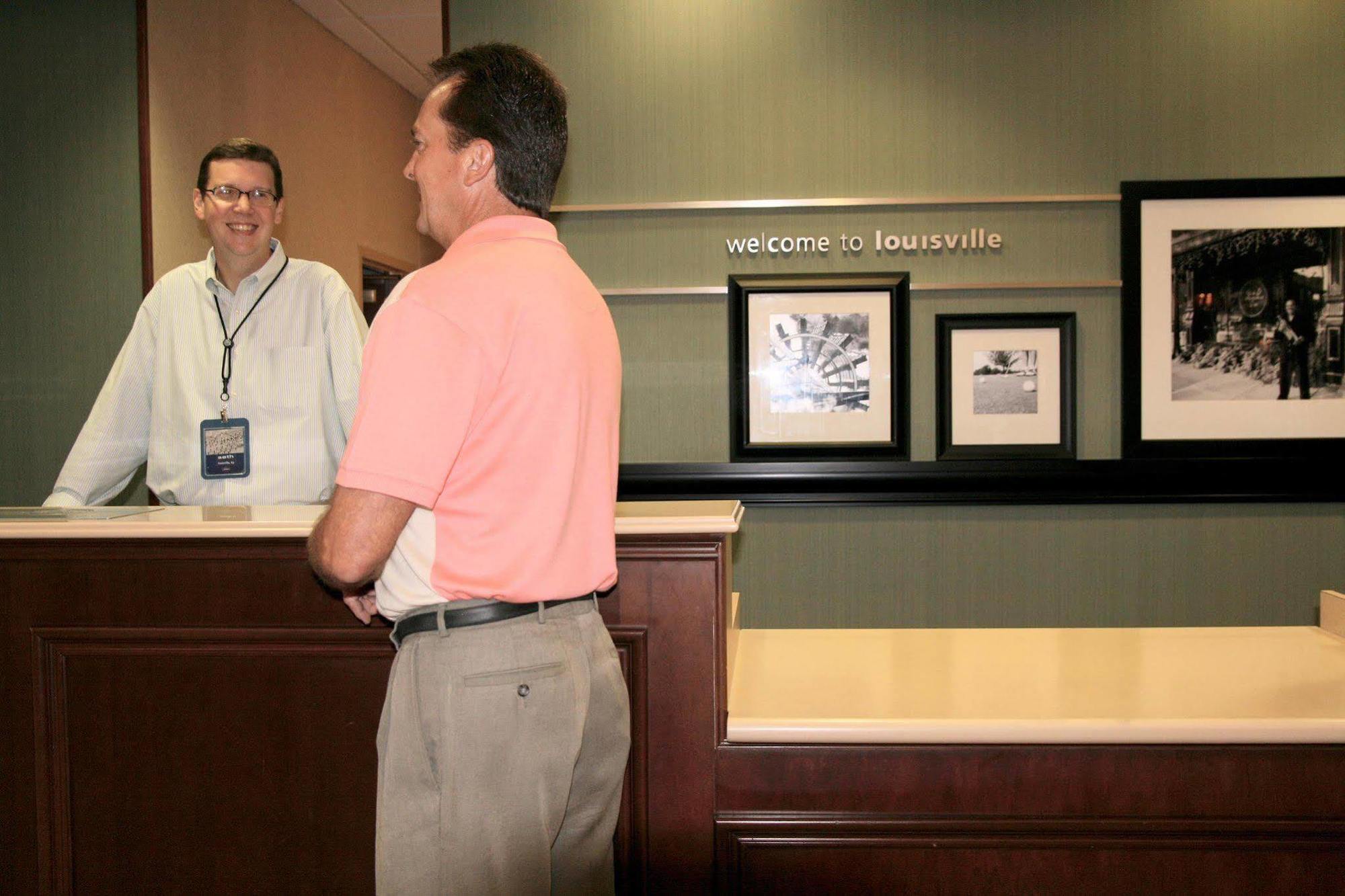 Hampton Inn Louisville Northeast Interno foto