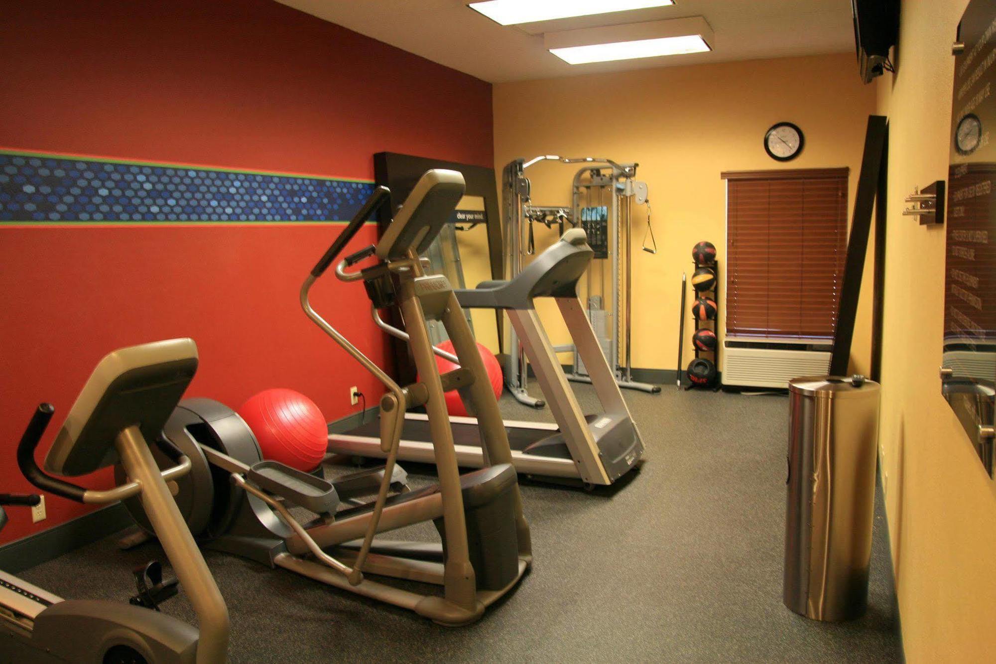 Hampton Inn Louisville Northeast Esterno foto